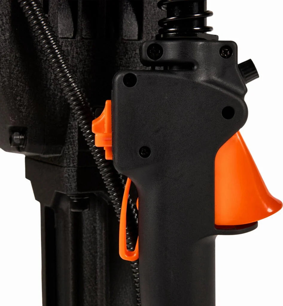 Dvitaktis, benzininis greito polių kalimo įrenginys Kraft & Dele KD11923, 49/69/100 mm stulpams, 50J, 1,9 kW, 2850 dūžių per minutę